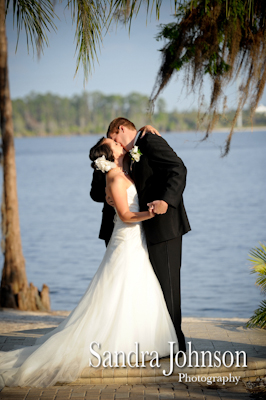 Best Lakeside wedding at Paradise Cove in Orlando, Florida - Wedding photographer - Sandra Johnson (SJFoto.com)